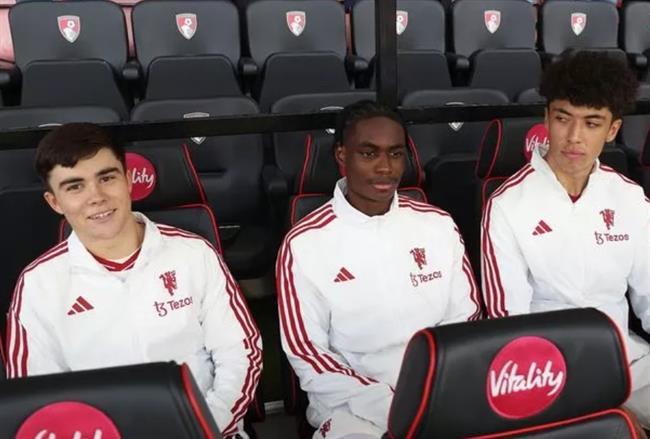 HLV Ten Hag trao cơ hội cho hai sao trẻ tại MU