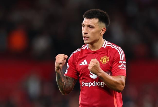 Lisandro Martinez đấu khẩu dữ dội với Paul Scholes 