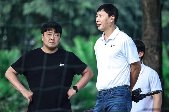 Rộ tin đồn cựu sao MU sắp làm trợ lý cho HLV Kim Sang Sik