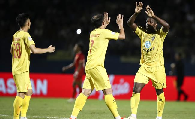 HLV Thanh Hóa ngợi khen dàn ngoại binh sau trận thắng ngược 1