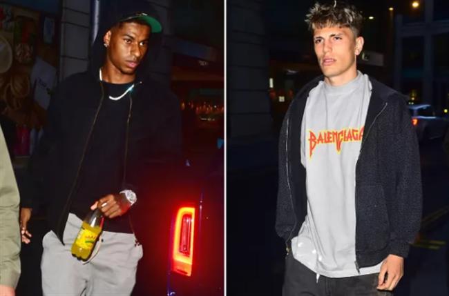  Leny Yoro chống nạng đi ăn tối cùng các đồng đội