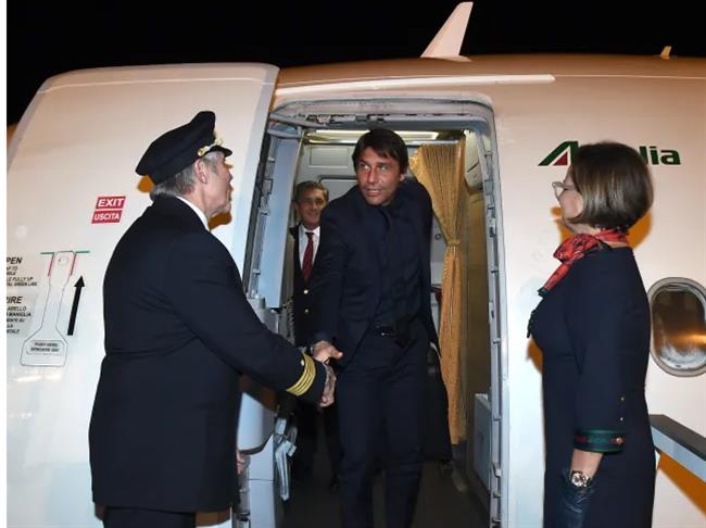 Huan luyen vien truong cua Napoli Antonio Conte muon ky hop dong voi Romelu Lukaku 