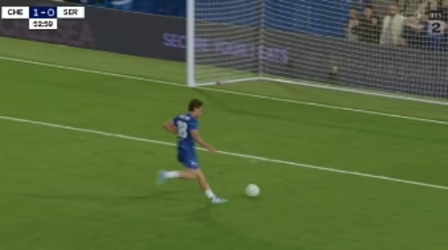 Enzo Maresca an ủi tân binh Chelsea sau pha bỏ lỡ khó tin 1