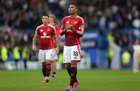 Gary Neville chỉ trích Casemiro sau trận thua Brighton Gary Neville chi trich Casemiro sau tran thua Brighton