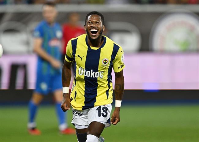 Tiền vệ Fred ghi hattrick trong ngày Fenerbahce đại thắng