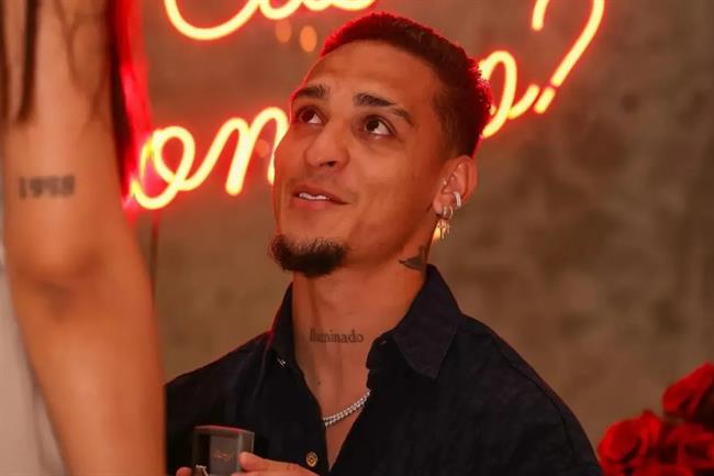 Antony ghi bàn thắng đẹp nơi hậu trường, thành công cầu hôn bạn gái