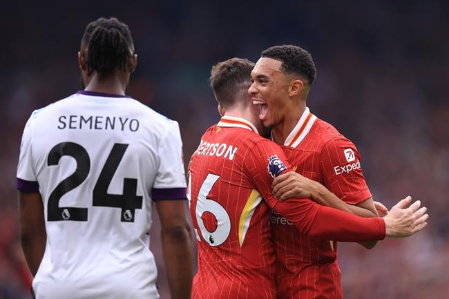 VIDEO: Arne Slot hết lời khen ngợi Trent Alexander-Arnold 