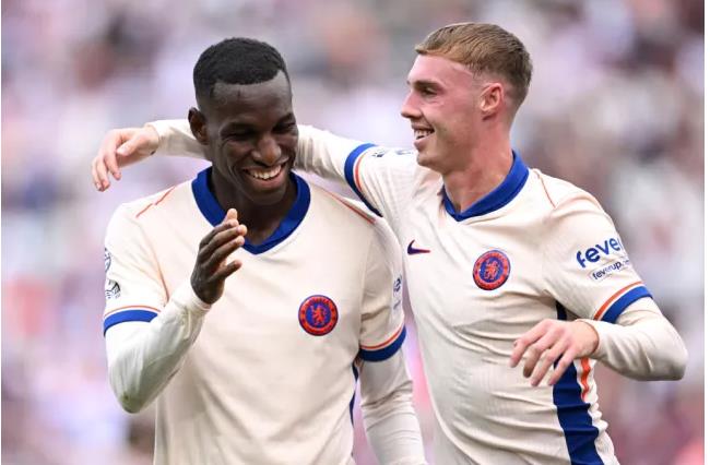 Harry Redknapp hết lời khen ngợi Nicolas Jackson. Harry Redknapp het loi khen ngoi Nicolas Jackson.