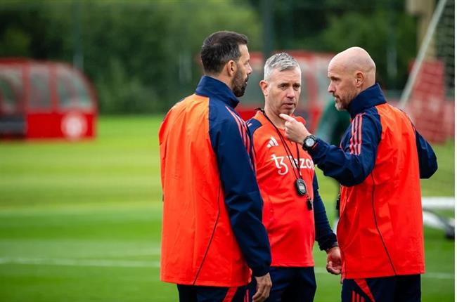 Ruud van Nistelrooy là trợ lý của HLV Erik Ten Hag tại MU. Ruud van Nistelrooy la tro ly cua HLV Erik Ten Hag tai MU.