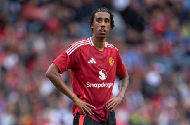 Leny Yoro trở lại ở trận đại chiến với Arsenal