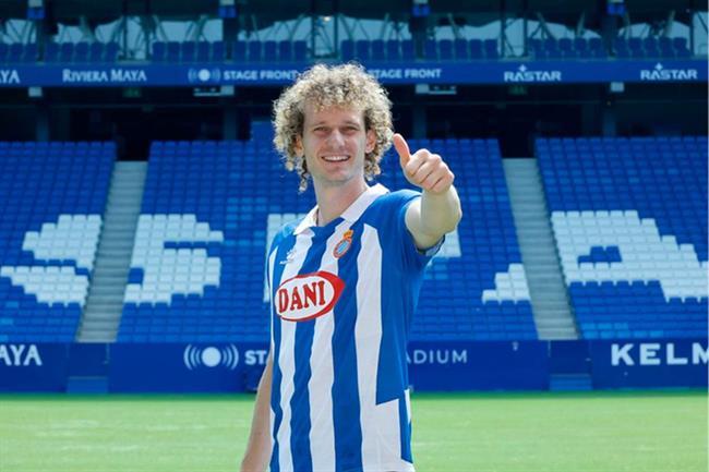 Tiểu sử cầu thủ Alex Král 1