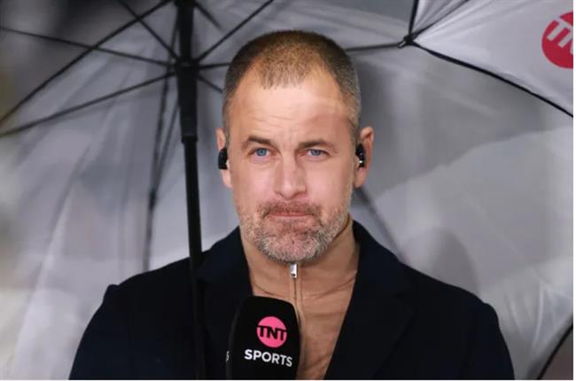 Joe Cole chỉ ra sai lầm của MU trên TTCN. Joe Cole chi ra sai lam cua MU tren TTCN.