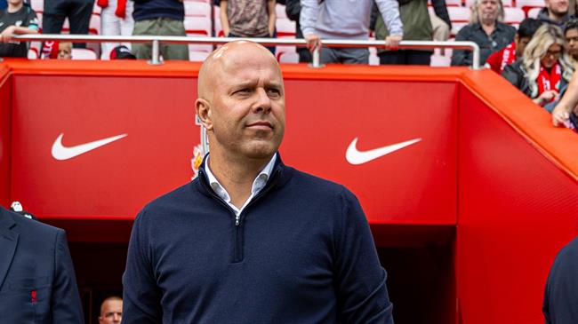 Liverpool chiếm ngôi đầu, Arne Slot vẫn thận trọng