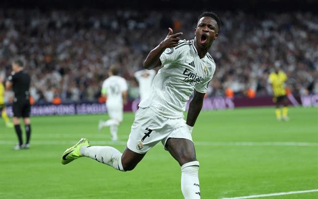 Rodri khuyên Vinicius Junior tập trung chơi bóng 1 Rodri khuyên Vinicius Junior tập trung chơi bóng 1