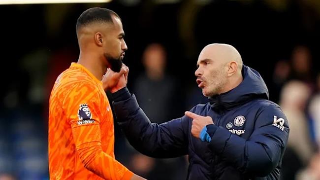 Thủ môn Robert Sanchez hay mắc sai lầm, HLV Maresca nhận lỗi