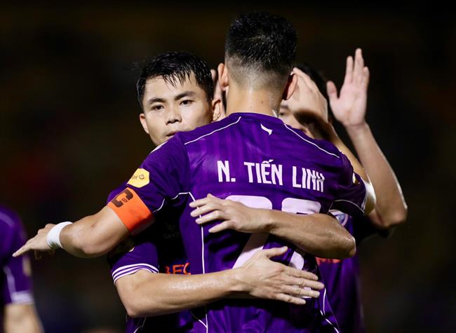 HLV Hoàng Anh Tuấn khen Tiến Linh, Ngọc Hải đá hay như ngoại binh 1