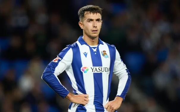 Man City tinh vuot mat Liverpool vu Martin Zubimendi.