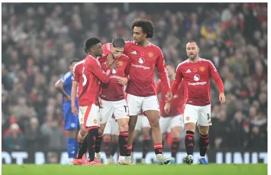 Alejandro Garnacho bị chỉ trích dữ dội vì từ chối ăn mừng. Alejandro Garnacho bi chi trich du doi vi tu choi an mung.