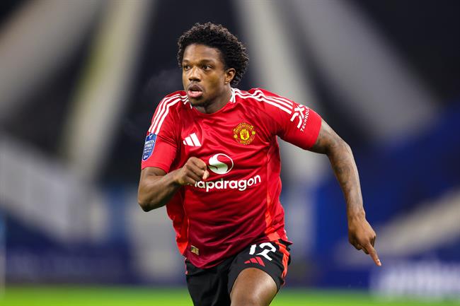 Thương vụ Tyrell Malacia gia nhập Benfica đổ bể