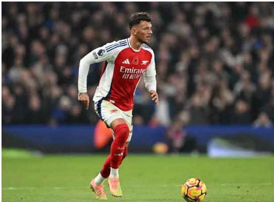 Ben White đã tiến hành phẫu thuật vấn đề gặp phải. Ben White da tien hanh phau thuat van de gap phai.