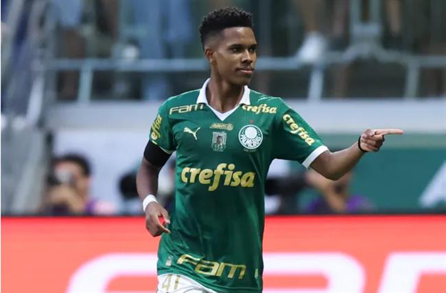 Estevao đang đạt phomg độ cực cao. Estevao dang dat phomg do cuc cao.