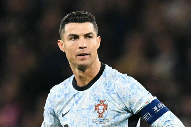 Nuno Mendes đáp trả phàn nàn của Cristiano Ronaldo. Nuno Mendes dap tra phan nan cua Cristiano Ronaldo.