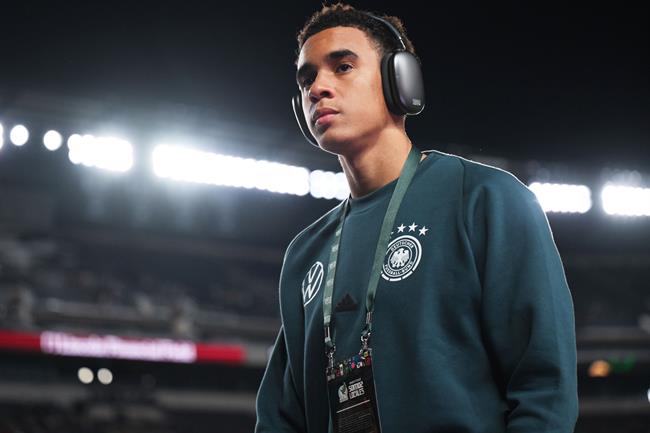 Jamal Musiala len tieng ve tuong lai o Bayern Munich.