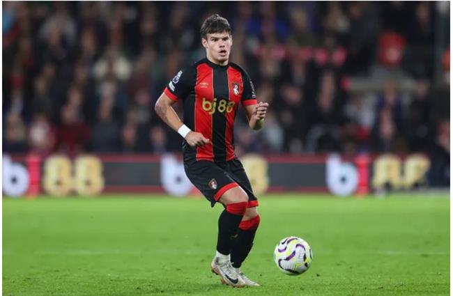 MU va Liverpool deu muon co Milos Kerkez cua Bournemouth.