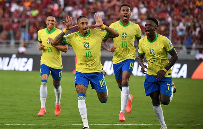 HLV ĐT Brazil trao quyền đá penalty của Vinicius cho Raphinha 1