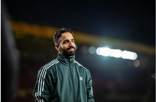 Ruben Amorim sẽ không được cấp nhiều tiền mua sắm cầu thủ ở MU. Ruben Amorim se khong duoc cap nhieu tien mua sam cau thu o MU.