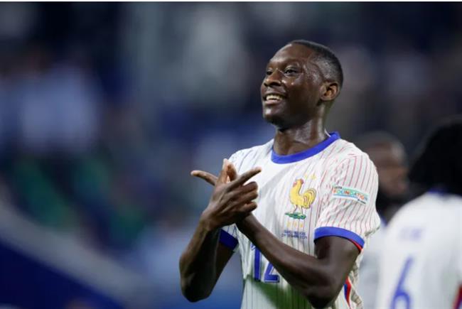 Randal Kolo Muani dang lot vao tam ngam cua MU.