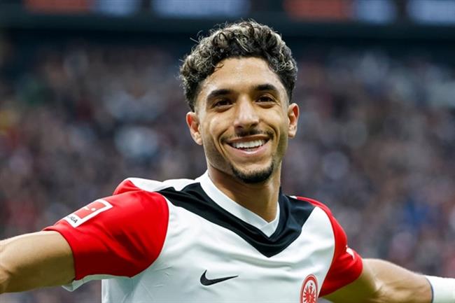 Liverpool nhắm Omar Marmoush thay thế Mohamed Salah. Liverpool nham Omar Marmoush thay the Mohamed Salah.