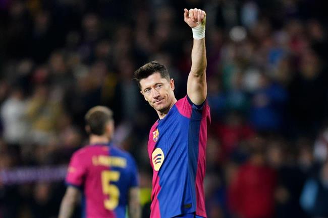 Hansi Flick so sánh Lewandowski với Ronaldo trước trận đấu Dortmund 1