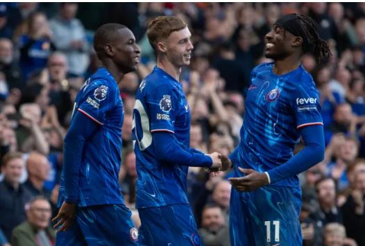 Jamie Carragher thay doi du doan ve Chelsea.