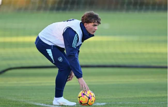 Max Dowman dang truong thanh vuot bac.