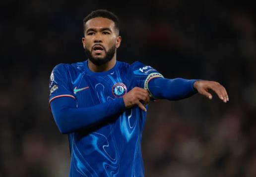 Chelsea co cau tra loi cho Barca va Benfica vu Reece James 