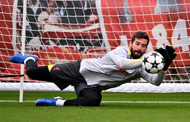 Arne Slot báo tin vui về trường hợp của Alisson Becker 1