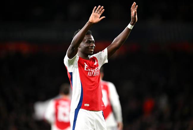 Bukayo Saka lap cu dup truoc Monaco.