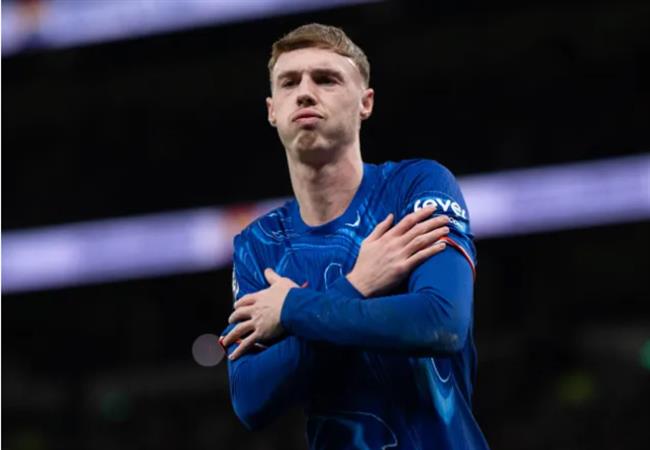 Cole Palmer dang choi tot trong mau ao Chelsea.