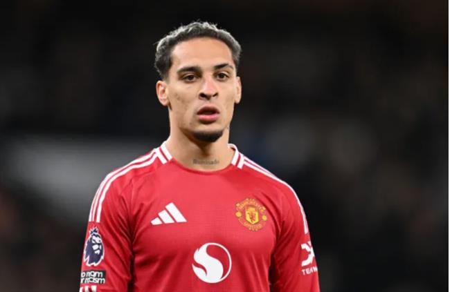 HLV Rene Meulensteen khuyen MU thanh ly Antony. 