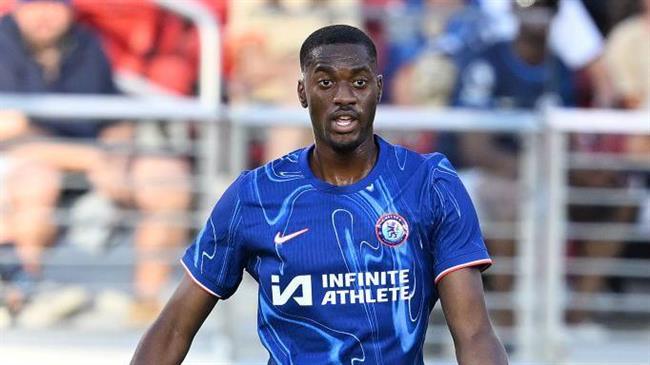 Tosin Adarabioyo trong màu áo Chelsea. Tosin Adarabioyo trong mau ao Chelsea.
