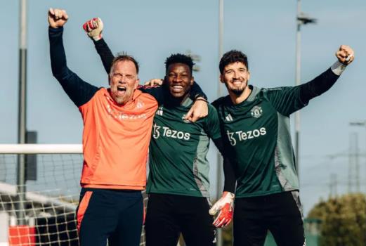 Jelle ten Rouwelaar voi Andre Onana va Altay Bayindir tai Manchester United 
