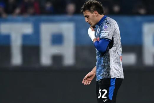 Mateo Retegui dinh chan thuong o tran dau gan nhat cua Atalanta.