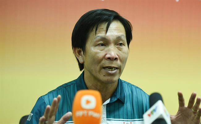 HLV HAGL lý giải việc dùng đội dự bị trong trận thảm bại trước Nam Định