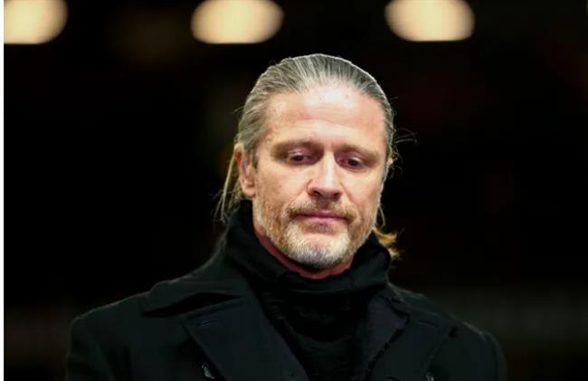 Ly do bat ngo khien Emmanuel Petit roi Arsenal.