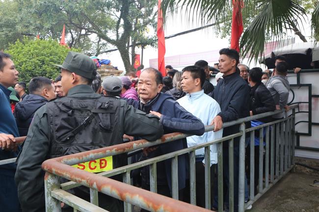 CdV Phu Tho xep hang mua ve tran gap Singapore sang 27/12