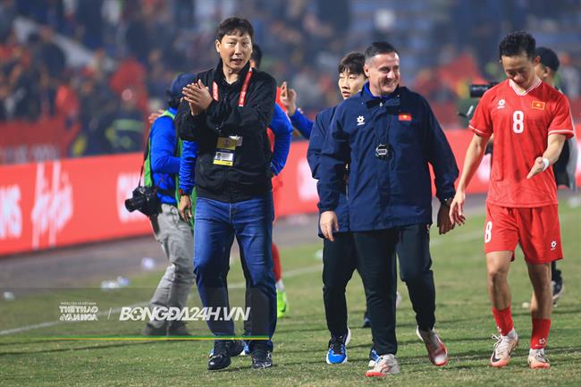 ĐT Việt Nam và sự khó đoán đầy toan tính của HLV Kim Sang Sik 2 ĐT Việt Nam và sự khó đoán đầy toan tính của HLV Kim Sang Sik 2