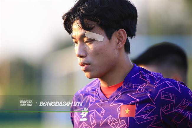 Văn Thanh nghỉ thi đấu 7 tháng sau phẫu thuật