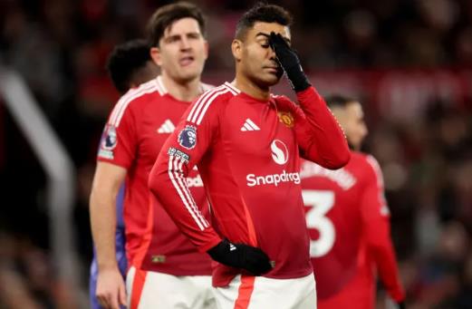 Casemiro ở trận đấu với Newcastle. Casemiro o tran dau voi Newcastle.