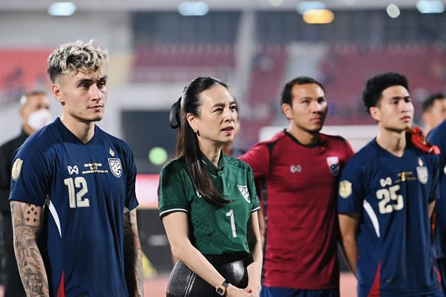 Thái Lan thiếu quân trước King's Cup, Madam Pang phải đích thân ra tay